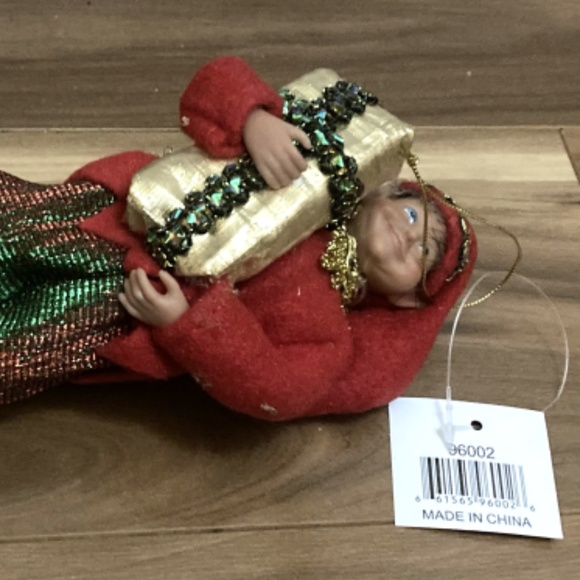 Santa's Workshop Cloth Doll Ornament Holding wrapped gift in gold color #96002 - Picture 5 of 5